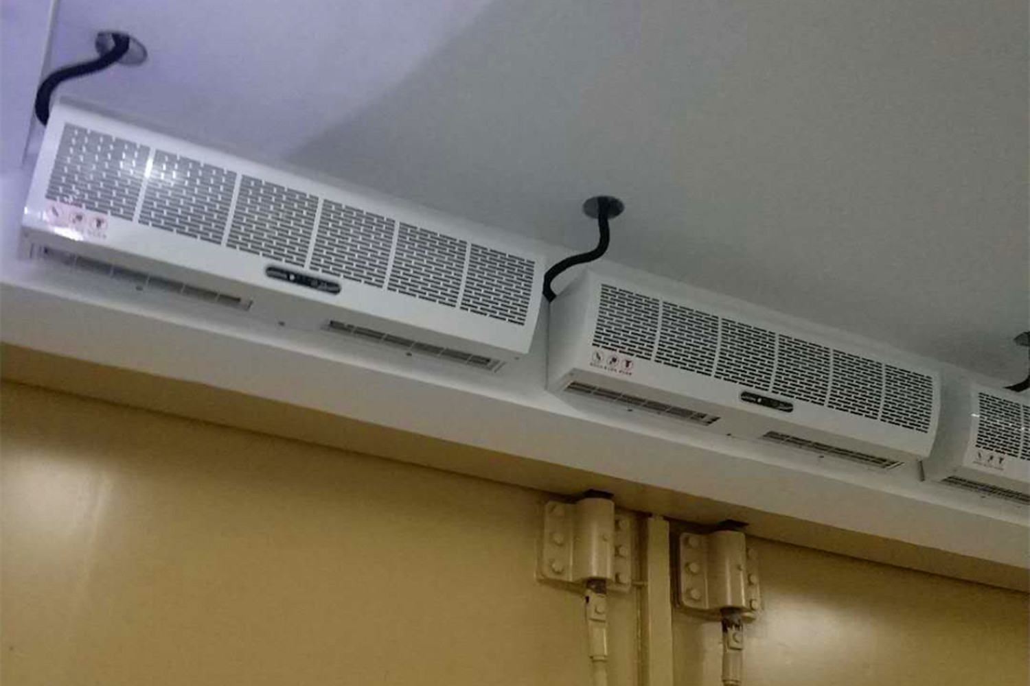 頂吹型風幕機該怎么選型